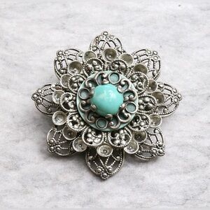 LOVELY ANTIQUE SILVER TONE FILIGREE FAUX TURQUOISE CABOCHON ROUND BROOCH